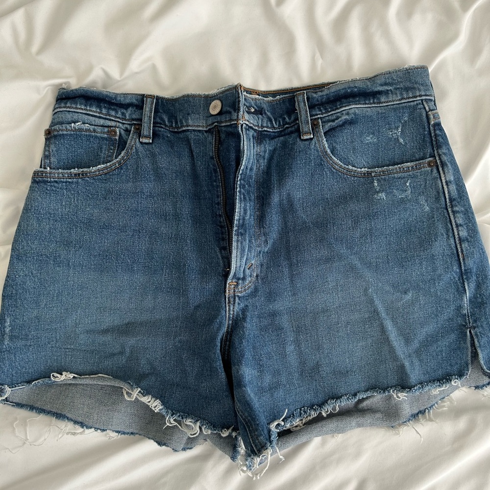 Abercrombie 4” high rise mom short